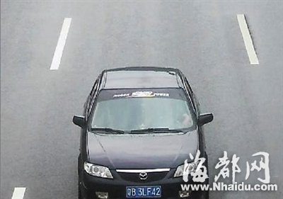 深圳：“闯王”轿车半年闯红灯102次 被扣612分