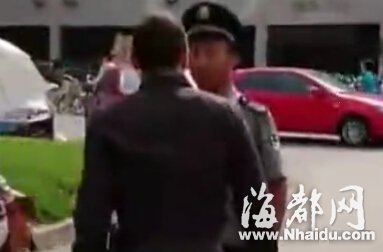 老外无证进北大被拦爆粗口 保安回呛“没教养”