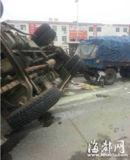 网友称南阳发生惨烈车祸致2死2伤 司机当场自杀