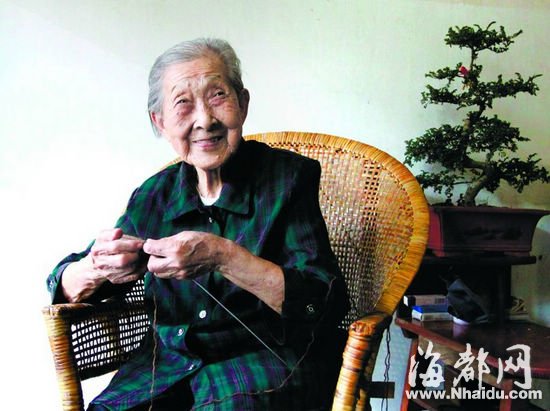 天津：93岁院士与老伴省吃俭用多年攒100万元捐出