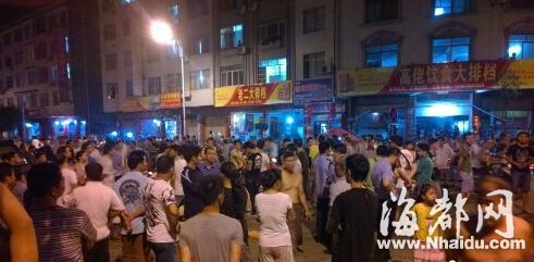 广西玉林：爱狗人士与食客斗殴引发人群聚集
