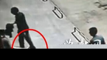局长殴打69岁退休职工 其弟带人围派出所要人