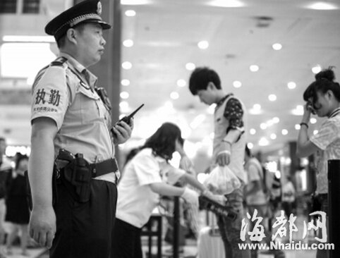 北京四大火车站铁警警长以上执勤佩转轮手枪