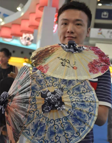 福州85后小伙：让油纸伞重回福州人生活