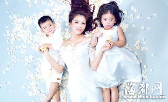 刘涛携一双儿女拍摄大片 同穿白色亲子装温馨有爱