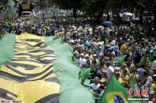 巴西爆发大规模示威