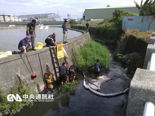 台湾高屏溪水质遭油污染 致高雄约2万户居民停水