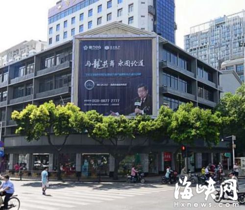 摄于2014年7月的百度地图街景照片显示，当时天竺桂树冠高于现在
