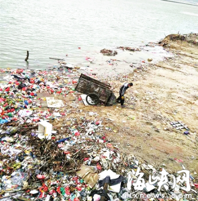 “龙祥岛上垃圾转运站”续：取水口垃圾绵延30米