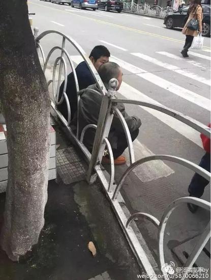 三明新晋网红：好的哥撞倒老人 缠着他去做检查