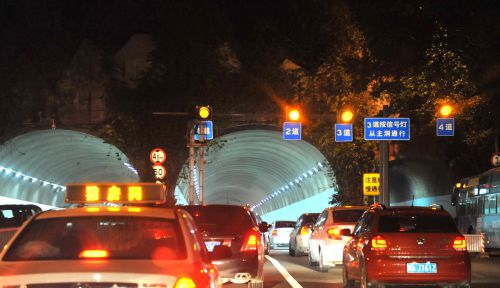 福州象山隧道口多项调整 保二环主路优先通行