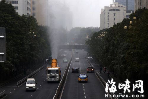 昨日福州轻度污染，雾炮车的喷雾频次加大