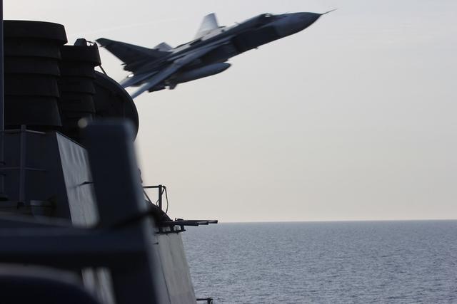 俄美舰机频频高风险“接触” 可能擦枪走火