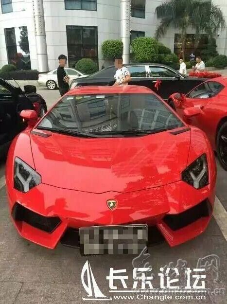 福州长乐又现豪车婚礼 各种豪车超跑总值过亿元