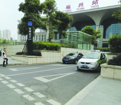 出租车岂能如此候客？您可参与曝光台予以曝光