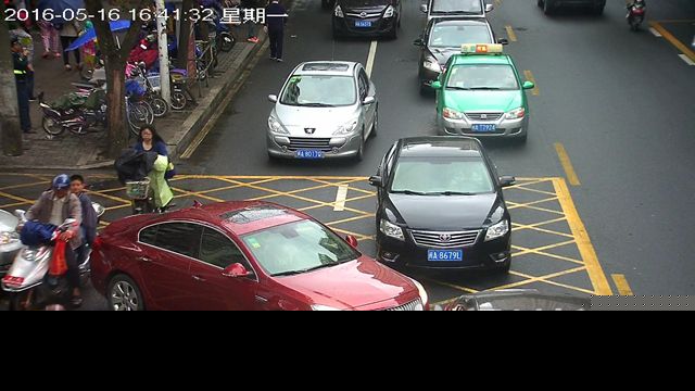 福州闯红灯记录系统新增2个路段 30辆车“触黄网”被罚 福州闯红灯记录系统新增2个路段 30辆车“触黄网”被罚