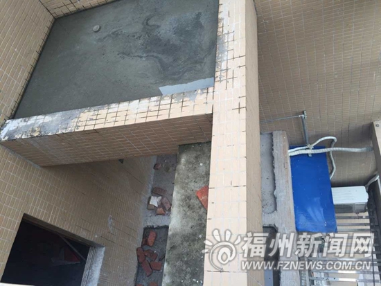 74户违建楼房单侧增重300吨 业主担忧房子倾斜