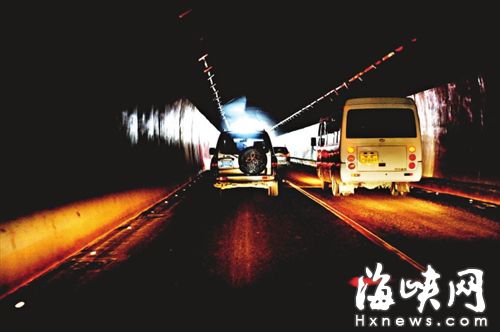 昨日，象山隧道同样没有路灯