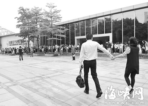 “520”情侣忙结婚 全省共有11525对新人领证