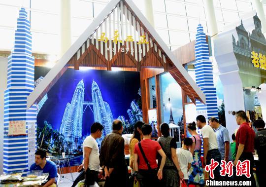 海交会ACD成员国映像馆引如潮市民前来观展、选购