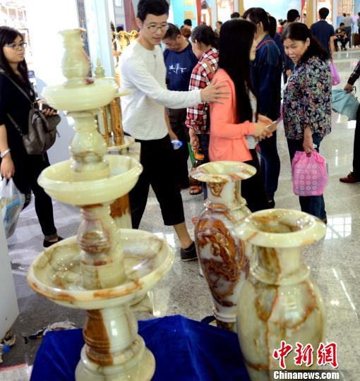 海交会ACD成员国映像馆引如潮市民前来观展、选购