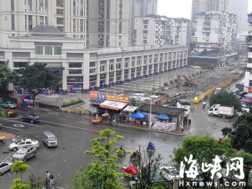 福州鳌光路遭“卡脖” 拆迁遇阻4年才修600米