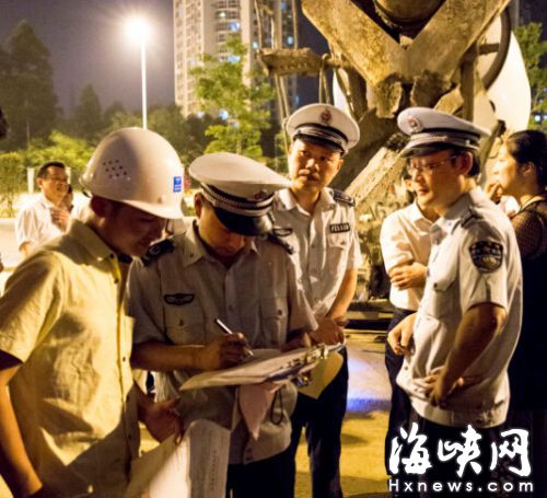 福州中高考期间严管噪音 城管夜查８工地被罚