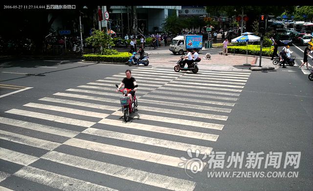150辆车闯红灯被曝光 抓拍行人和骑车人系统再增一处