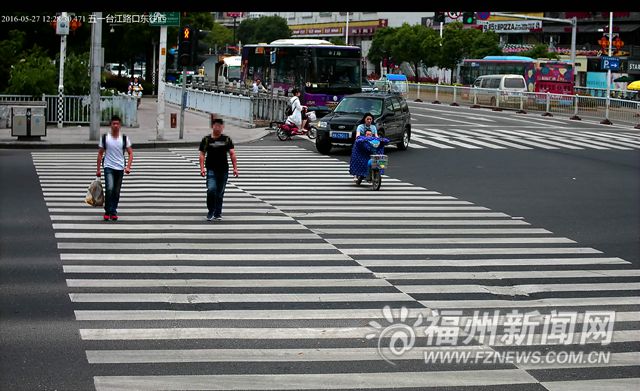 150辆车闯红灯被曝光 抓拍行人和骑车人系统再增一处