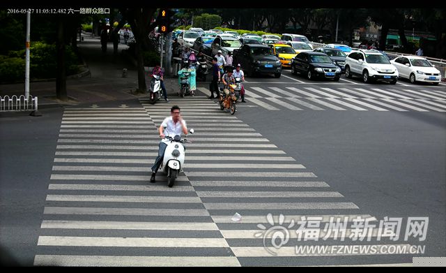 150辆车闯红灯被曝光 抓拍行人和骑车人系统再增一处
