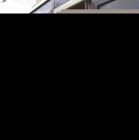 学生车上捡苹果6交售票员 失主拿回手机时售票员竟索赎金？