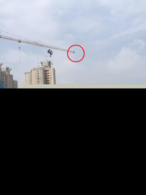 疑似工程款纠纷 福州2名男子爬上塔吊欲轻生(图)