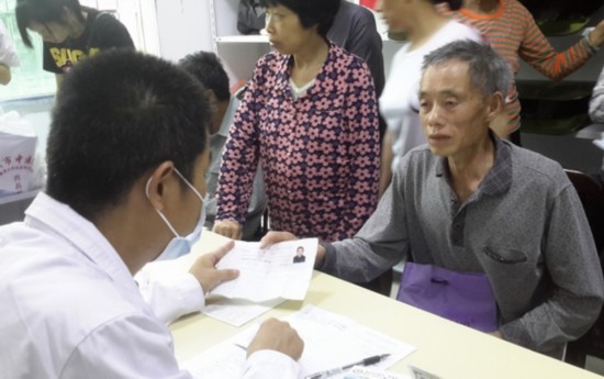 福州市中医院10余名专家赴屏南乾源村开展义诊活动