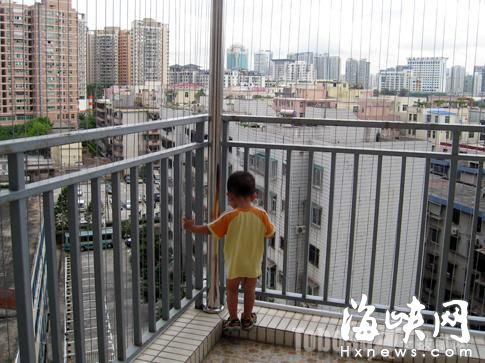 男童坠亡引网友关注 读者呼吁应装隐形防盗网