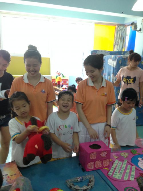 福州小金星幼儿园：萌娃过 “六一” 带着好奇心探索世界
