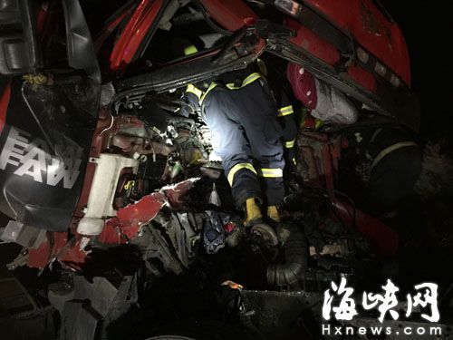 福银高速闽清段20多车追尾 事故车辆绵延两公里