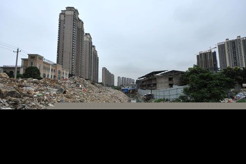 垃圾包围流花溪占据千米河道 清运要花3000万
