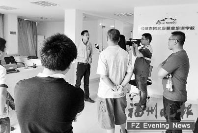 两家“吉诺”学校让人分不清 驾校考生学籍穿越