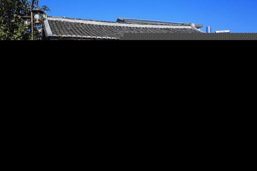 业主在黑色网纱里违建