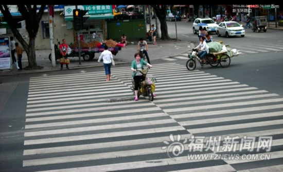 福州150辆车因违规调头受罚 集中在五一路津泰路口