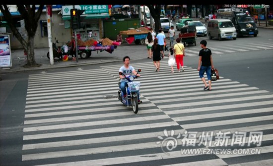 福州150辆车因违规调头受罚 集中在五一路津泰路口