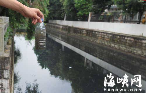 福州金山内河横江渡现黑臭 系餐饮油污倒灌