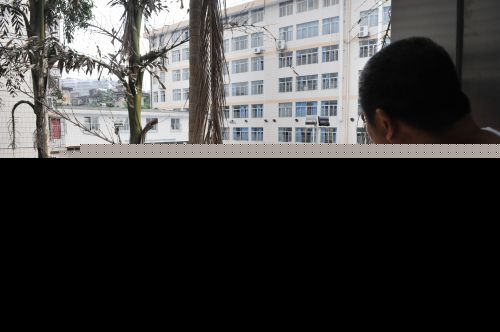 福州一小区屋顶蓄水隔热 邻居饱受蚊虫叮咬