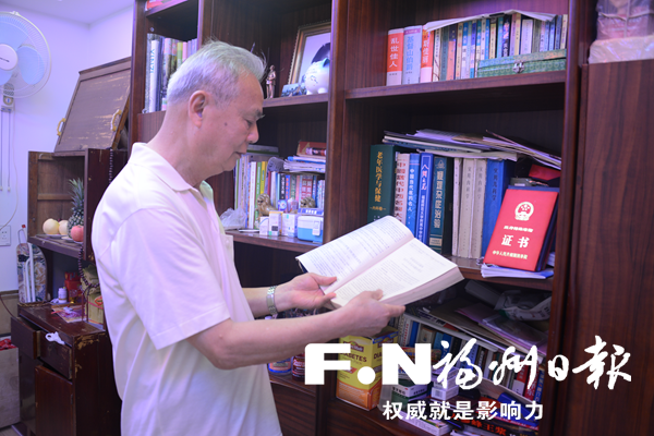 连江八旬医生从医56载 人退心不退书写医者大爱