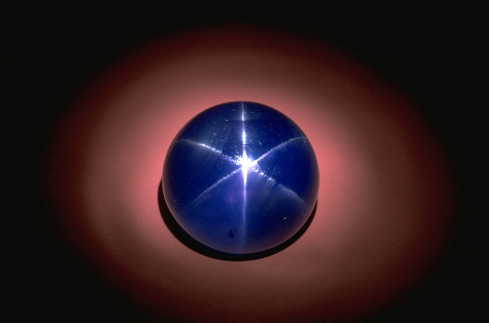 世界最大浓彩蓝钻拍卖 盘点钻石家族的“世界之最”