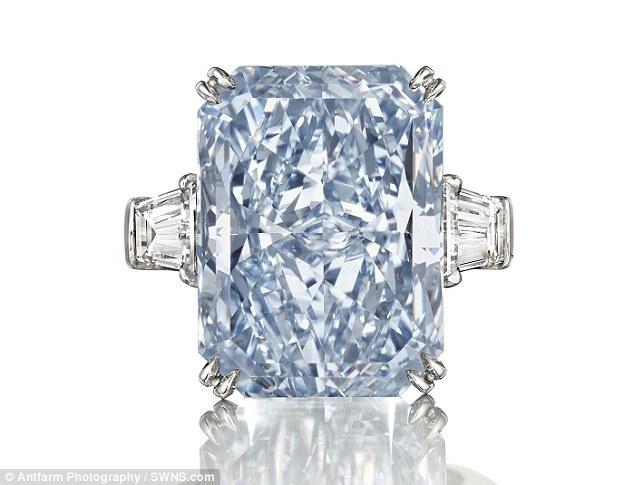 世界最大浓彩蓝钻拍卖 盘点钻石家族的“世界之最”