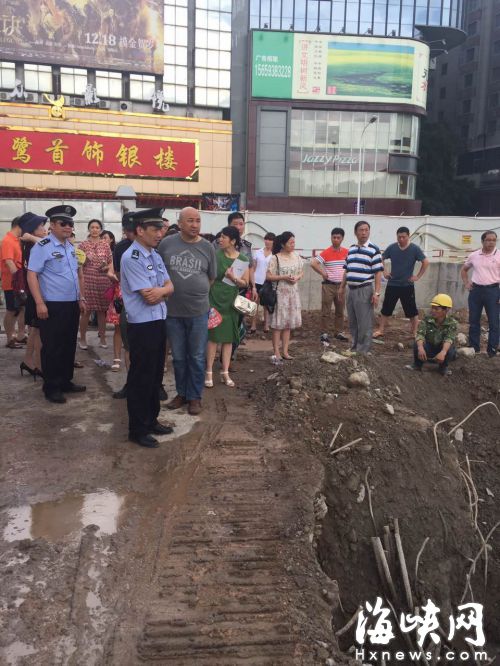 中考听力即将开考 附近工地却还在“轰隆隆”