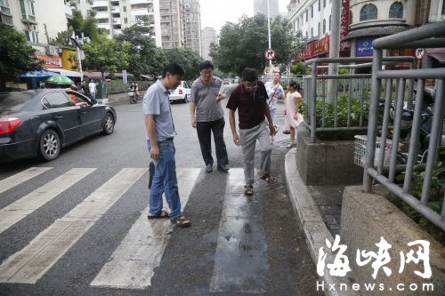 宁化路大排档留污渍 监考老师摔得满脸血送医