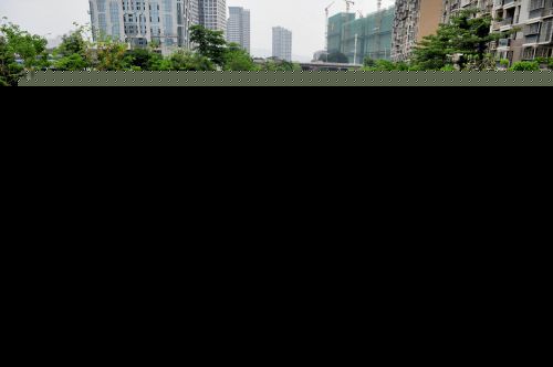 福州港头河两岸簇新河水却黑臭如墨 已持续多年