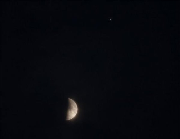 “木星合月”美丽天象今夜上演 肉眼可见